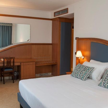 Hotel Centrale Sabaudia Buitenkant foto