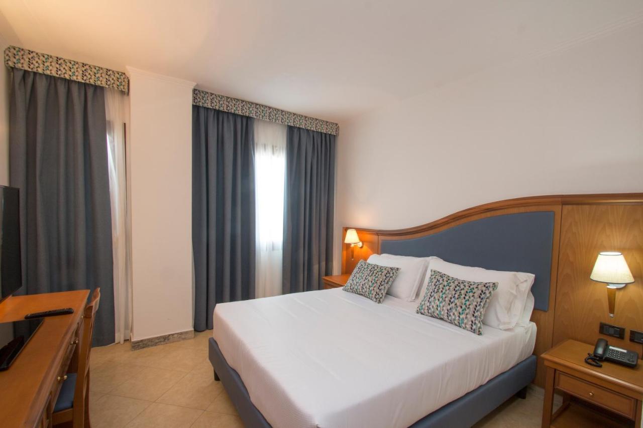 Hotel Centrale Sabaudia Buitenkant foto