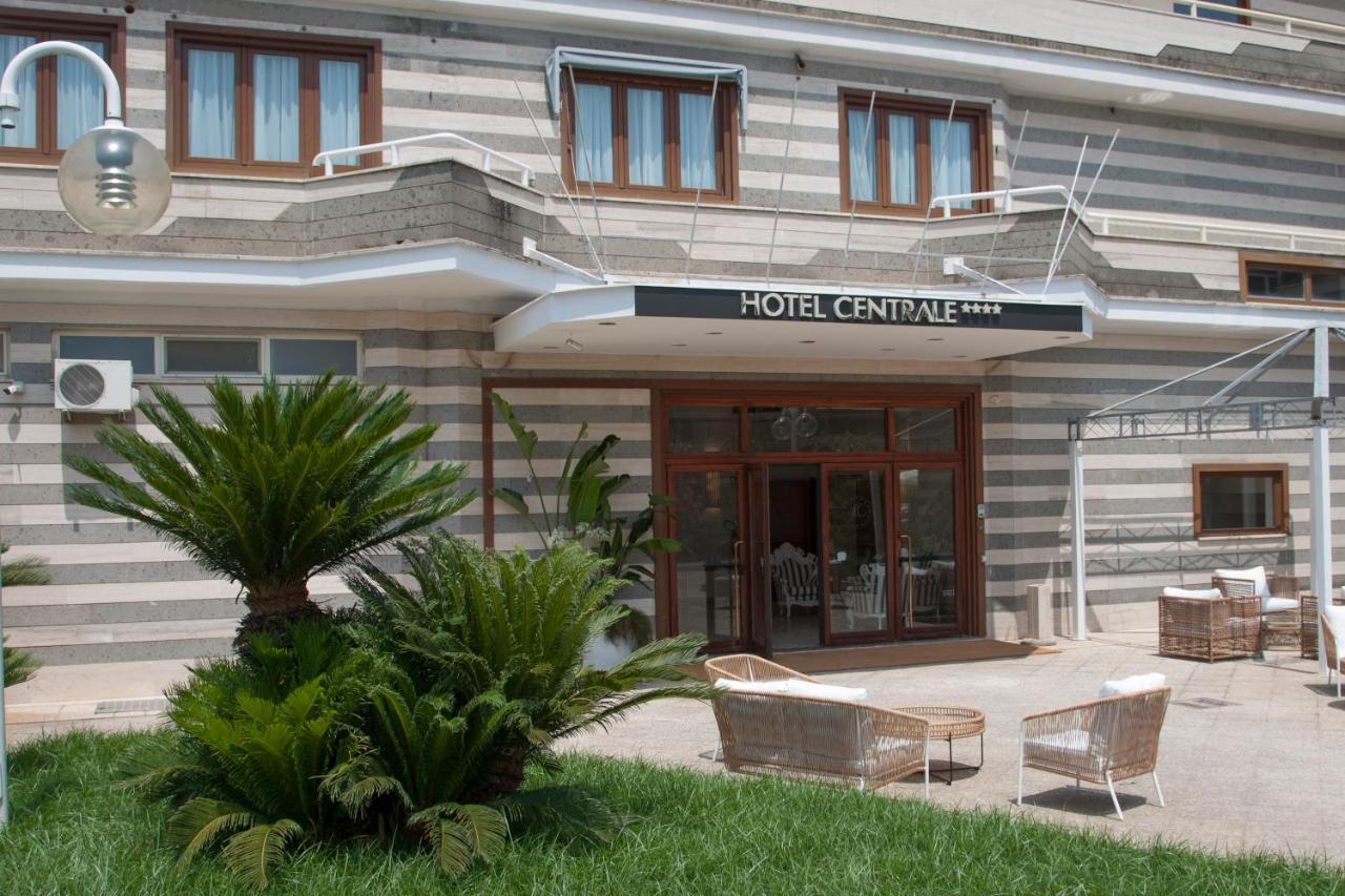 Hotel Centrale Sabaudia Buitenkant foto
