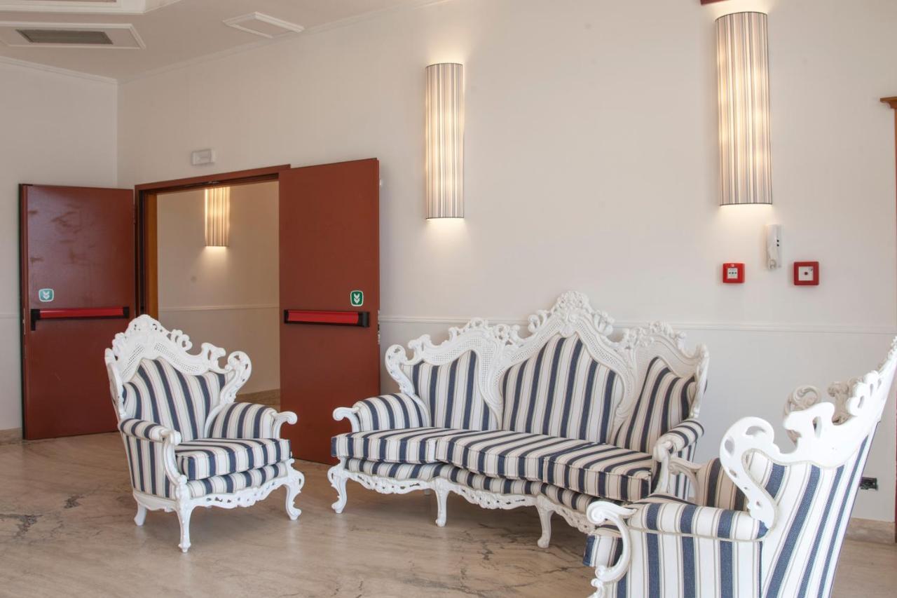 Hotel Centrale Sabaudia Buitenkant foto