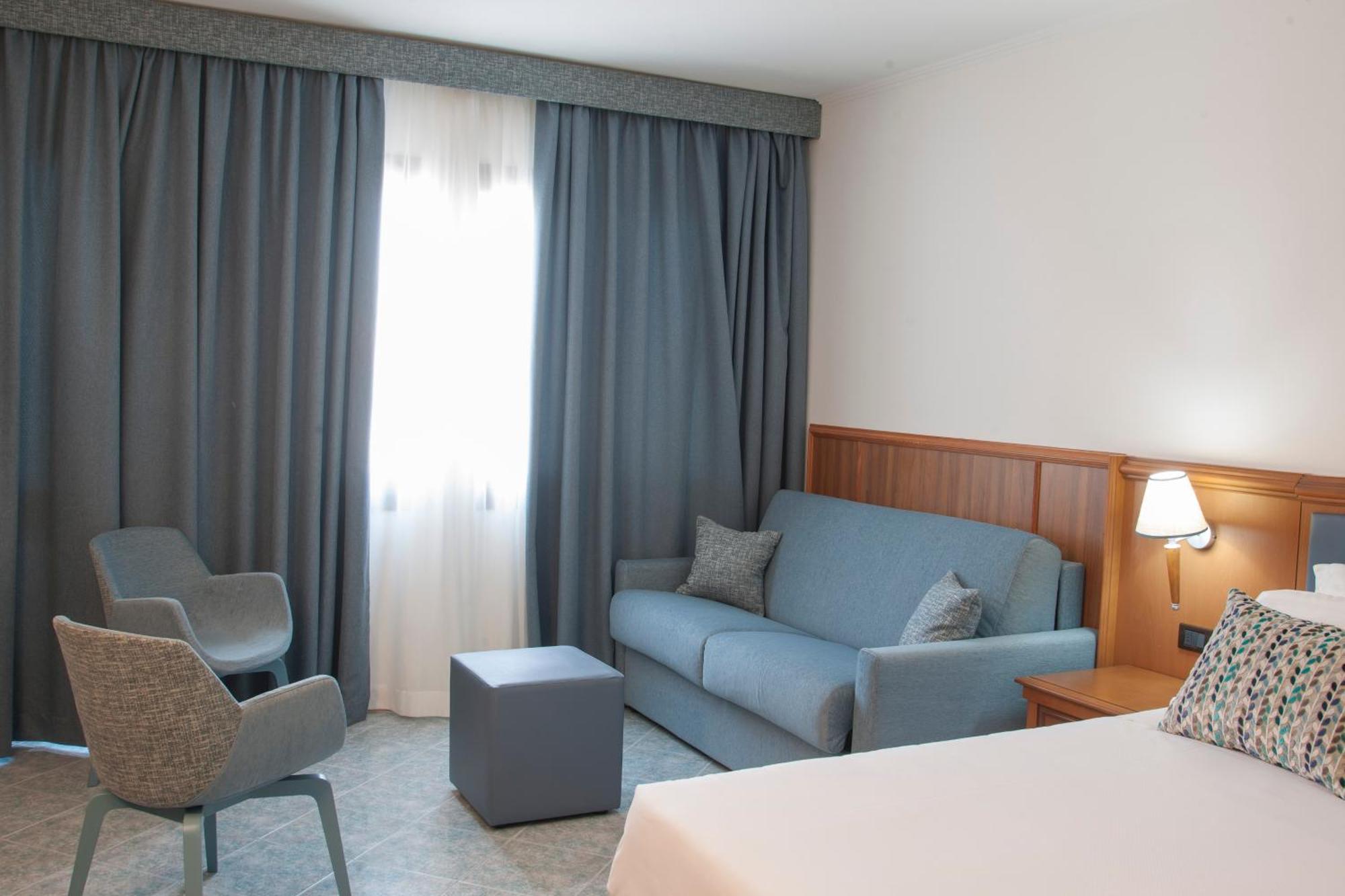 Hotel Centrale Sabaudia Buitenkant foto