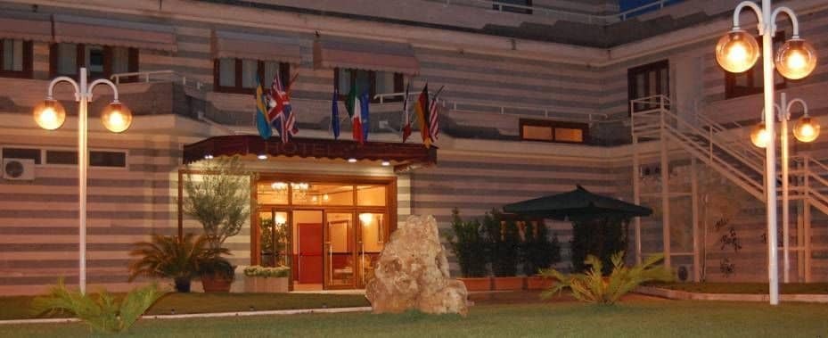 Hotel Centrale Sabaudia Buitenkant foto