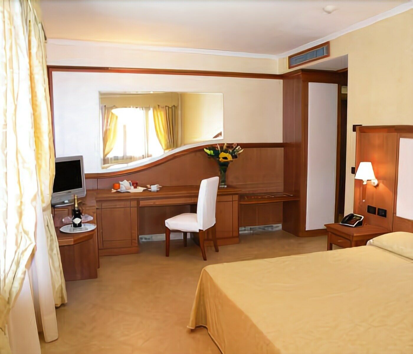 Hotel Centrale Sabaudia Buitenkant foto
