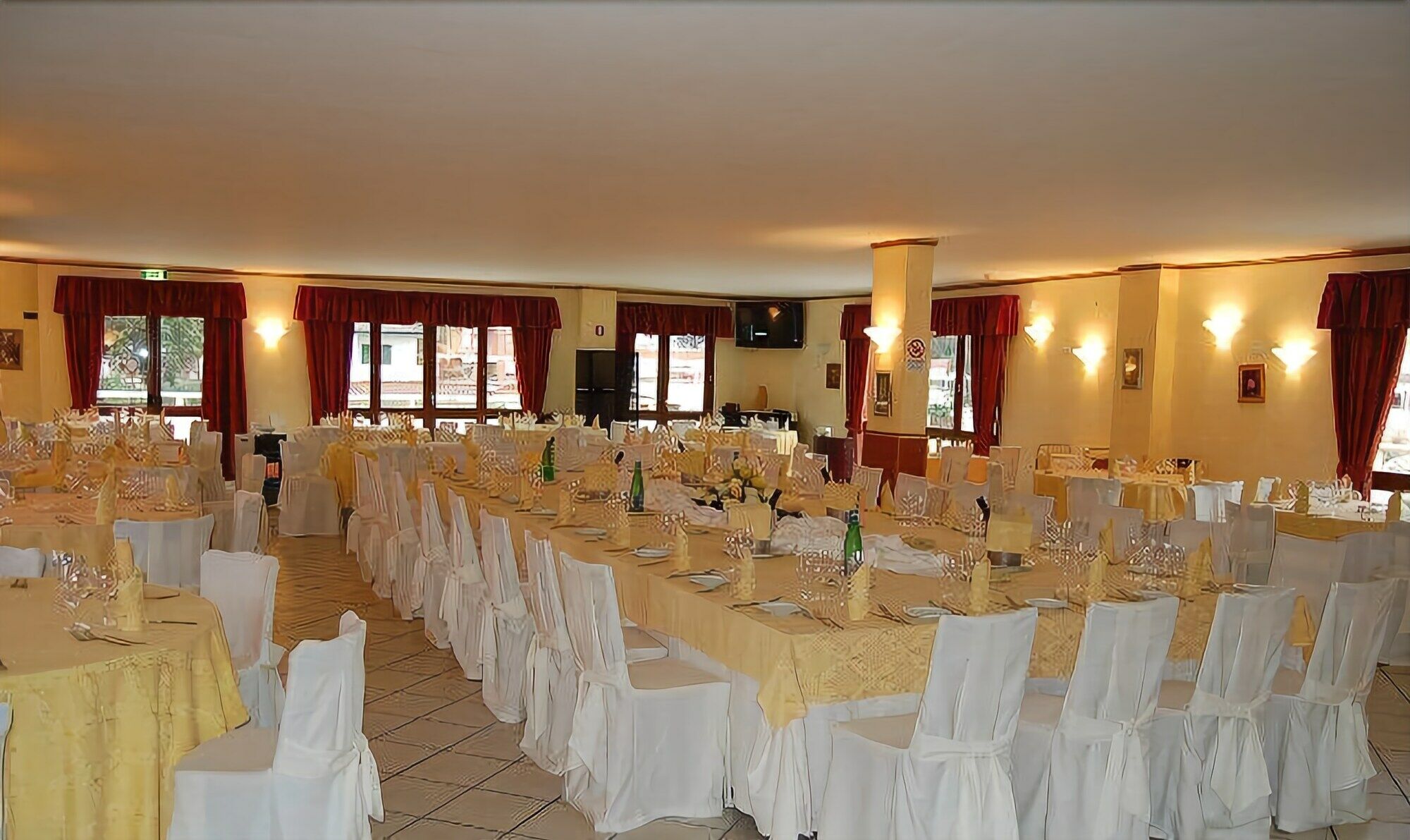 Hotel Centrale Sabaudia Buitenkant foto